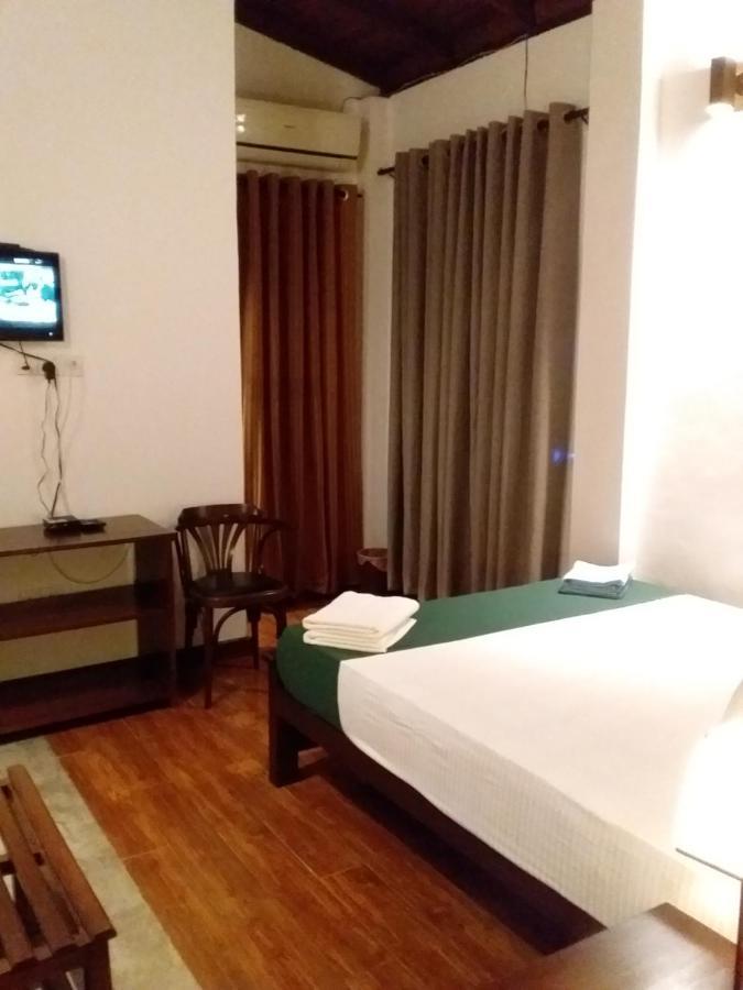 Forest Edge Villa 阿努拉德普勒 客房 照片