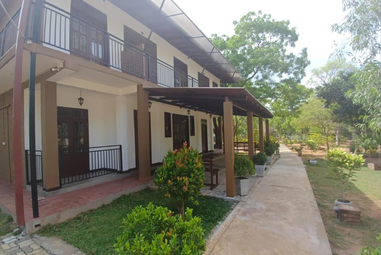 Forest Edge Villa 阿努拉德普勒 外观 照片