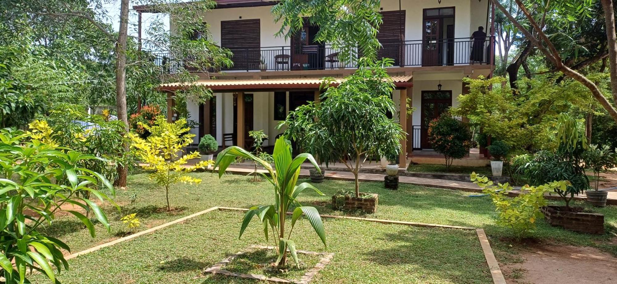 Forest Edge Villa 阿努拉德普勒 外观 照片
